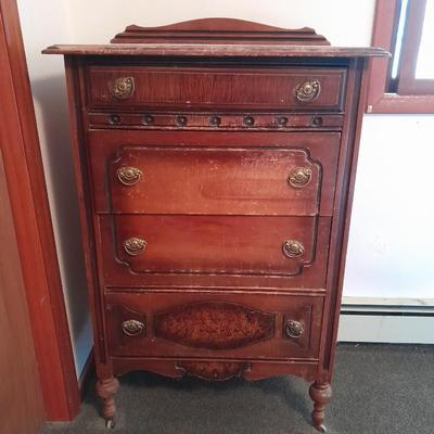 Antique chest of drawers