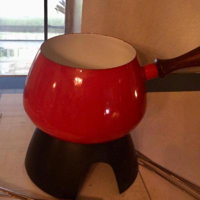 Red fondu pot with 8 fondu forks with Wooden handle