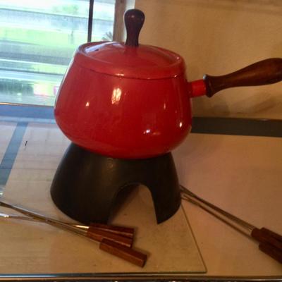 Red fondu pot with 8 fondu forks with Wooden handle