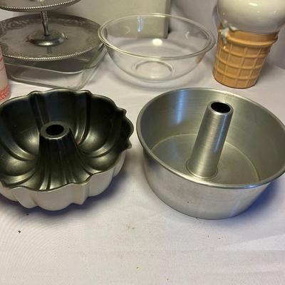 Pyrex, Corning Ware & More Baking Dishes, Pans, Etc (M-RG)