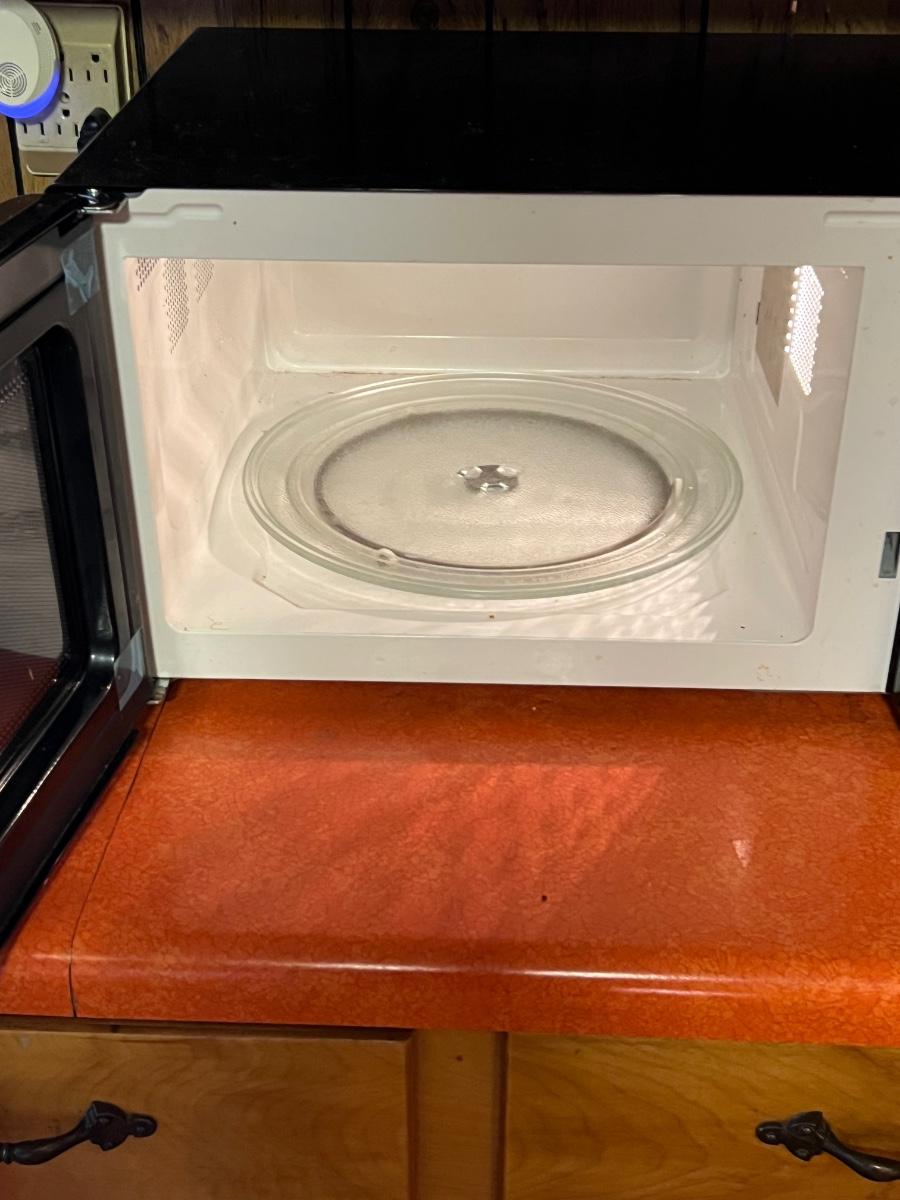 Oster OGZF1301 Microwave (KRG)