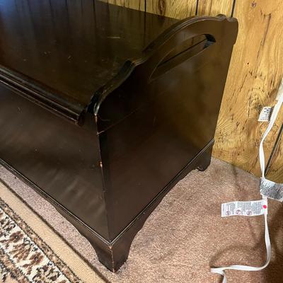 Cedar Chest (LR-MG)