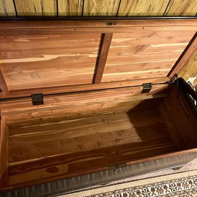 Cedar Chest (LR-MG)