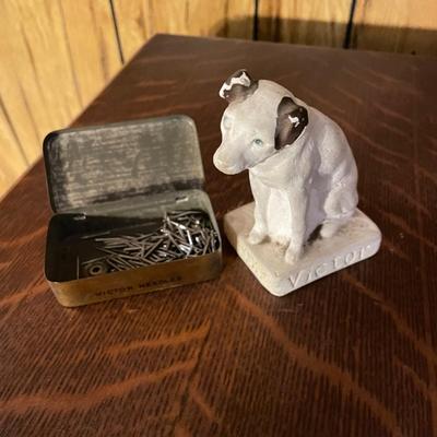 Victor Victrola VV-IX and 78s (LR-MG)