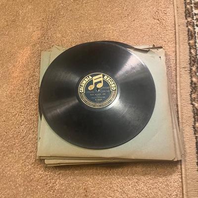 Victor Victrola VV-IX and 78s (LR-MG)