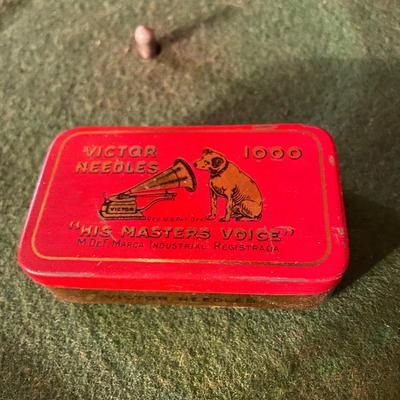 Victor Victrola VV-IX and 78s (LR-MG)