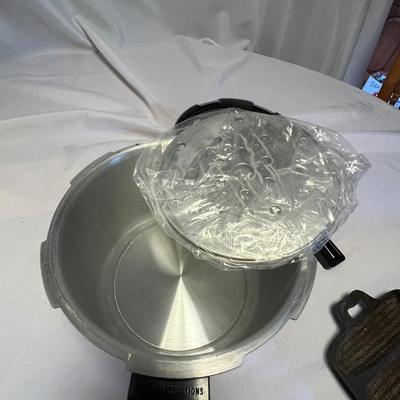 Cast Iron Skillets, Corning Ware & More (K-RG)