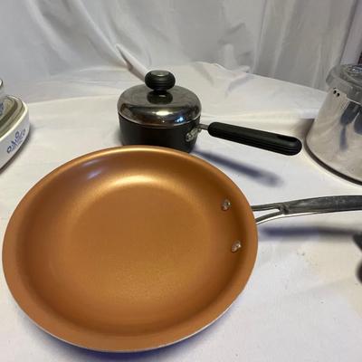 Cast Iron Skillets, Corning Ware & More (K-RG)