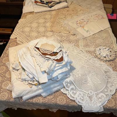 Vintage Table Linens & More (O-RG)