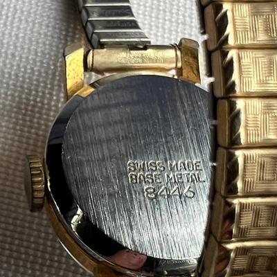 Gucci, Buler, Timex & More - Ten Ladies Watches (K-RG)