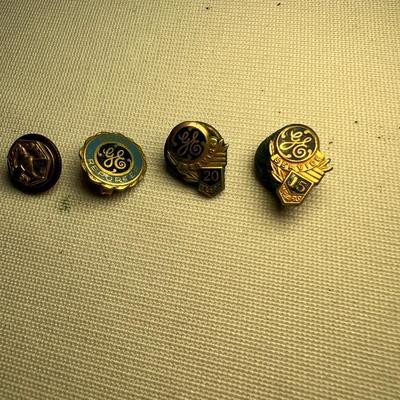 Gold Tie Pins, Brooches & More (K-RG)