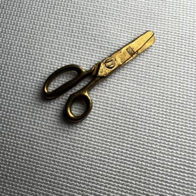 Gold Tie Pins, Brooches & More (K-RG)