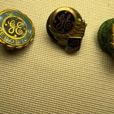 Gold Tie Pins, Brooches & More (K-RG)