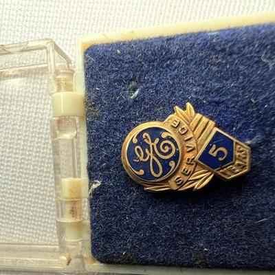 Gold Tie Pins, Brooches & More (K-RG)