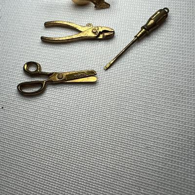 Gold Tie Pins, Brooches & More (K-RG)
