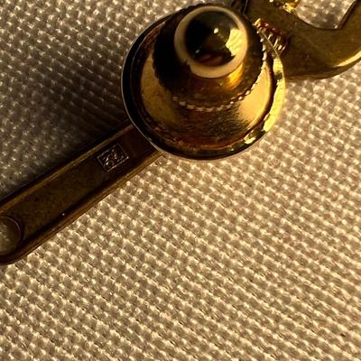 Gold Tie Pins, Brooches & More (K-RG)