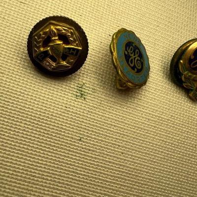 Gold Tie Pins, Brooches & More (K-RG)