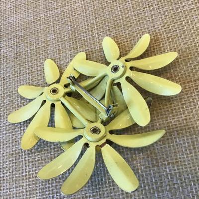 Vintage Enamel Yellow Daisys Pin Brooch