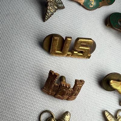 Army Issue Pocket Knife, Military Patches, Buttons, Ribbon Bars & More (K-RG)