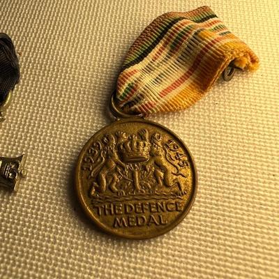 Army Issue Pocket Knife, Military Patches, Buttons, Ribbon Bars & More (K-RG)