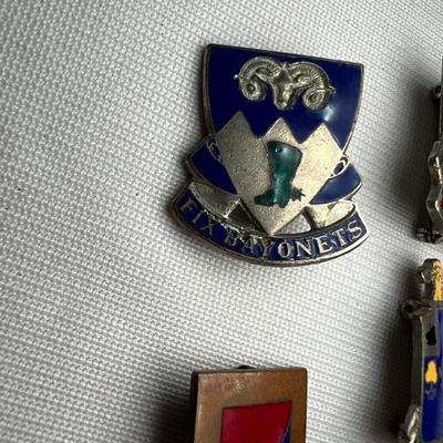 Army Issue Pocket Knife, Military Patches, Buttons, Ribbon Bars & More (K-RG)