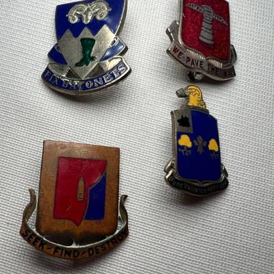 Army Issue Pocket Knife, Military Patches, Buttons, Ribbon Bars & More (K-RG)