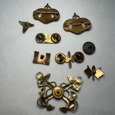 Army Issue Pocket Knife, Military Patches, Buttons, Ribbon Bars & More (K-RG)