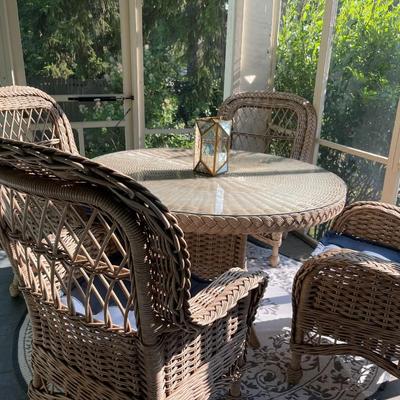 Lane Venture Indoor / Outdoor Round Wicker Dining Table & 4 Chairs