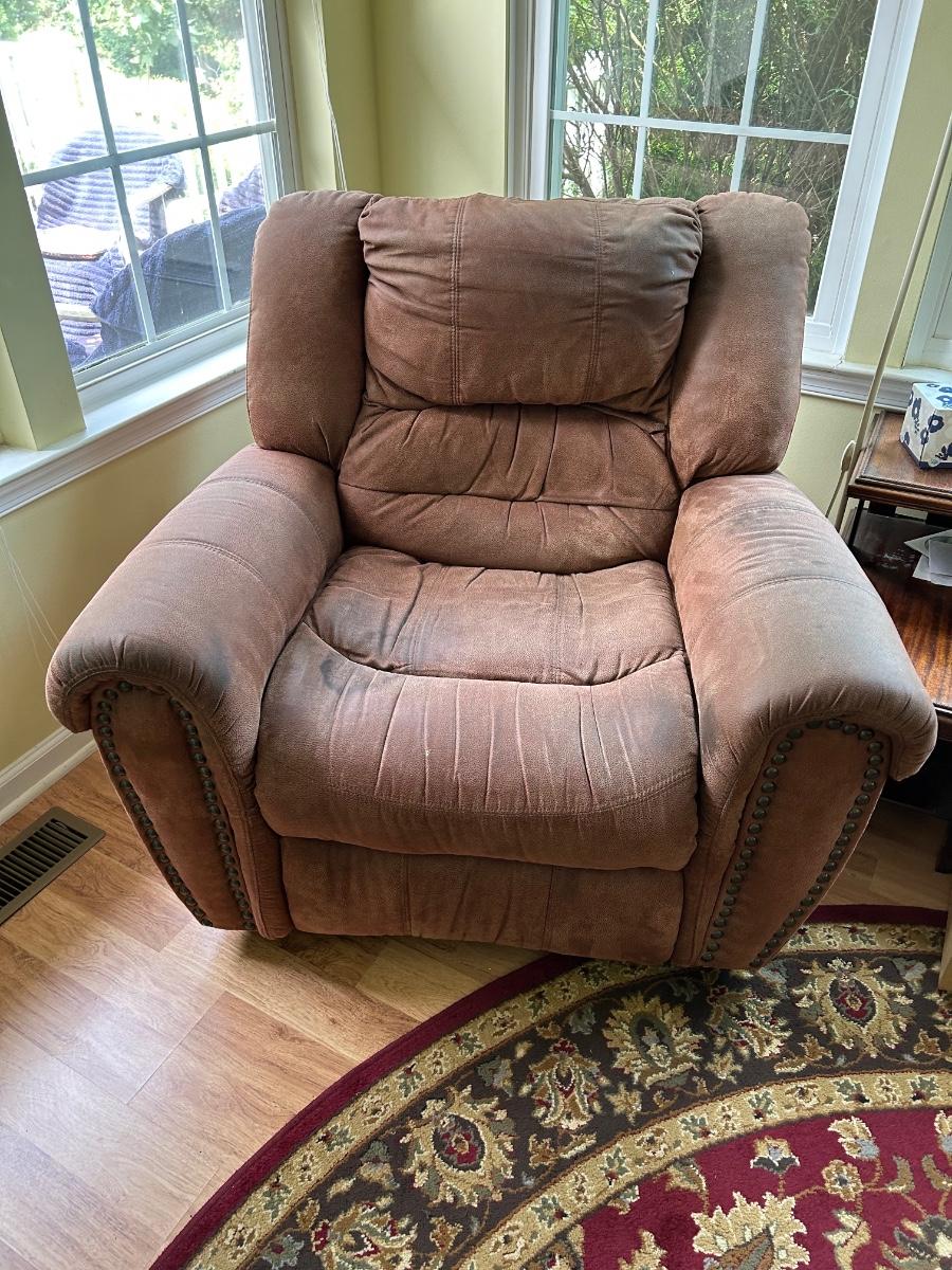 LOT 119C Catnapper Recliner