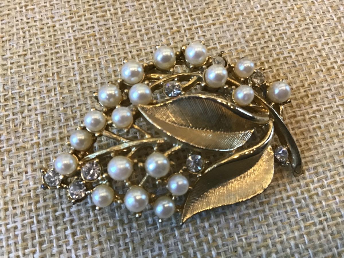thumbnail image 2 of Vintage Brown Rhinestone & Crystal Flower Leaf Pendant Brooch - Yellow Gold Tone, 10.7cm 2 of 6