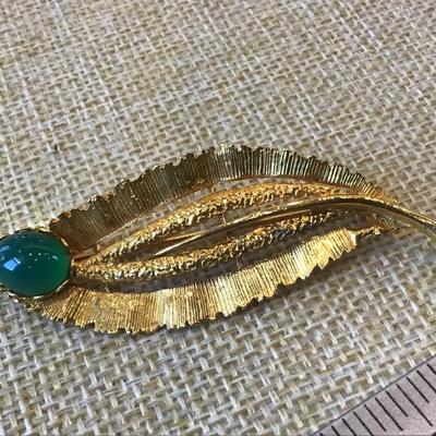 Vintage Brooch Green Stone or Glass ðŸ¥´