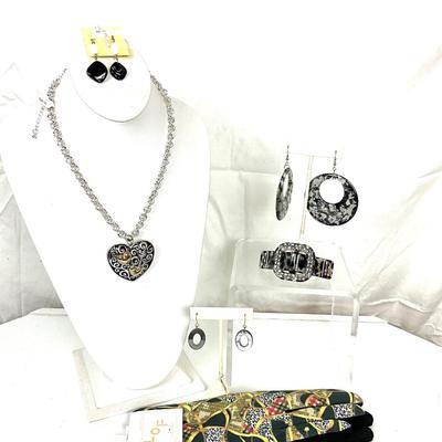 274 Heart Necklace with Barrette, Three Pairs of Earrings and Fashion Smart Gloves