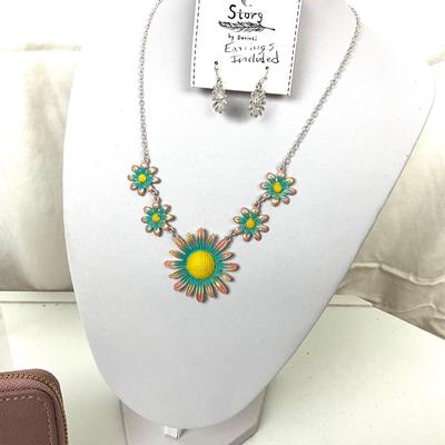 294 Flower Necklace Set "Story by Davinci", Two Rings, Pink Present Earrings, Small Clutch