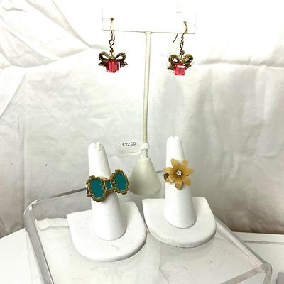 294 Flower Necklace Set "Story by Davinci", Two Rings, Pink Present Earrings, Small Clutch