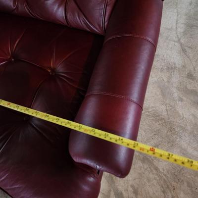 Classic Button Tuft Club Lounge Chair 35W 23" deep seat