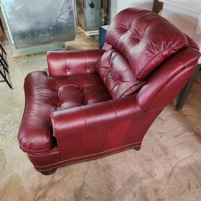 Classic Button Tuft Club Lounge Chair 35W 23" deep seat