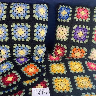 Beautiful Afghan and Pillows