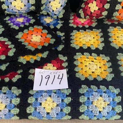 Beautiful Afghan and Pillows