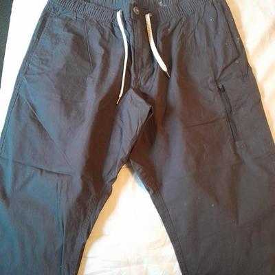 Brand new Men's XXL Vuori Adventure bound Ripstop series Pants.