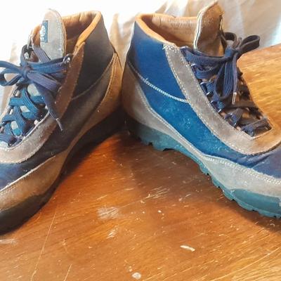 Two pair of Women's hiking boots Vasque Skywalk Boots & Asolo 7.5