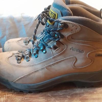Two pair of Women's hiking boots Vasque Skywalk Boots & Asolo 7.5