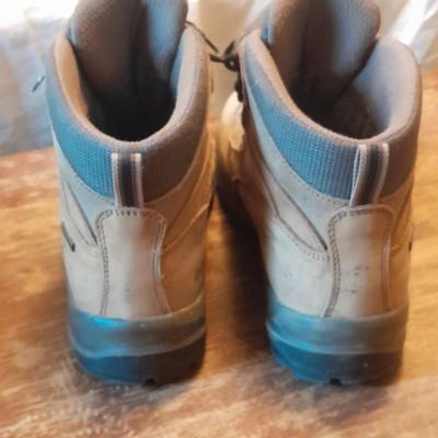 Two pair of Women's hiking boots Vasque Skywalk Boots & Asolo 7.5