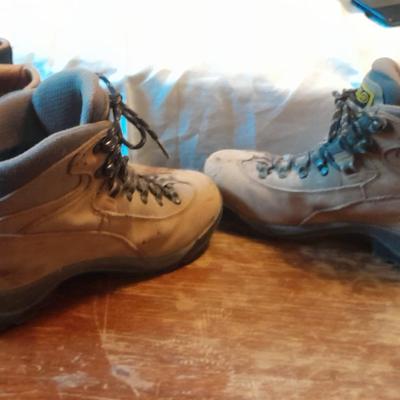 Two pair of Women's hiking boots Vasque Skywalk Boots & Asolo 7.5
