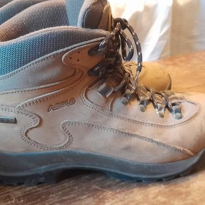 Two pair of Women's hiking boots Vasque Skywalk Boots & Asolo 7.5