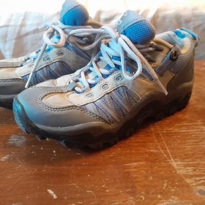 Two pair of Women's shoes Cannondale size 7 Merrell size 8