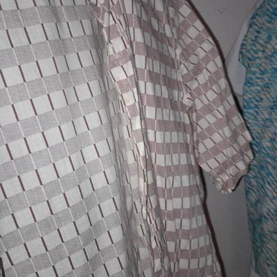 12 Short sleeve tops - Loz Claiborne - Under Armor - Tan Jay and others sizes Medium - Large