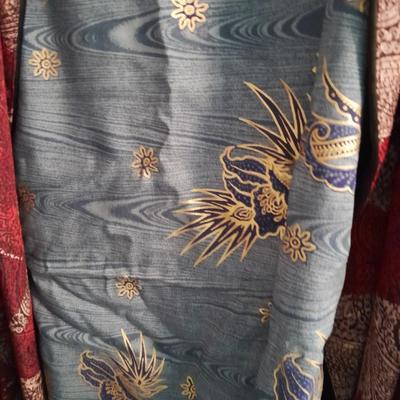 Vintage robe Kimono silk lined with tie and large silk blue bird print scarf