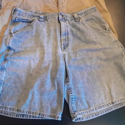 Six pair of Shorts Size 38 & 40 - Lee - Lucky Brand - Coleman and more