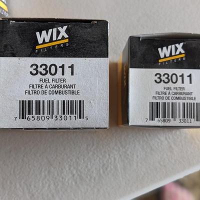 5 NIB Wix Fuel Filters 33011