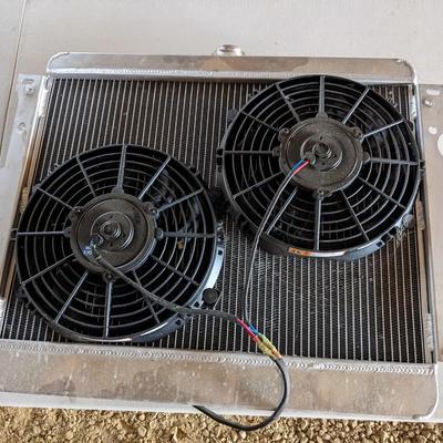 ALUMINUM RADIATOR W/ SHROUD & 10" FANS